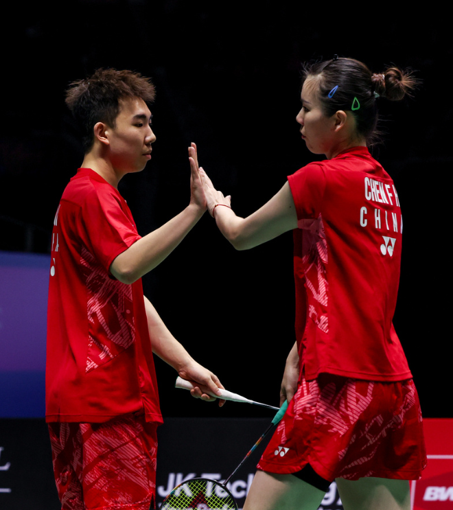 知根知底的, 并且轻松以 知根知底的, 并且轻松以