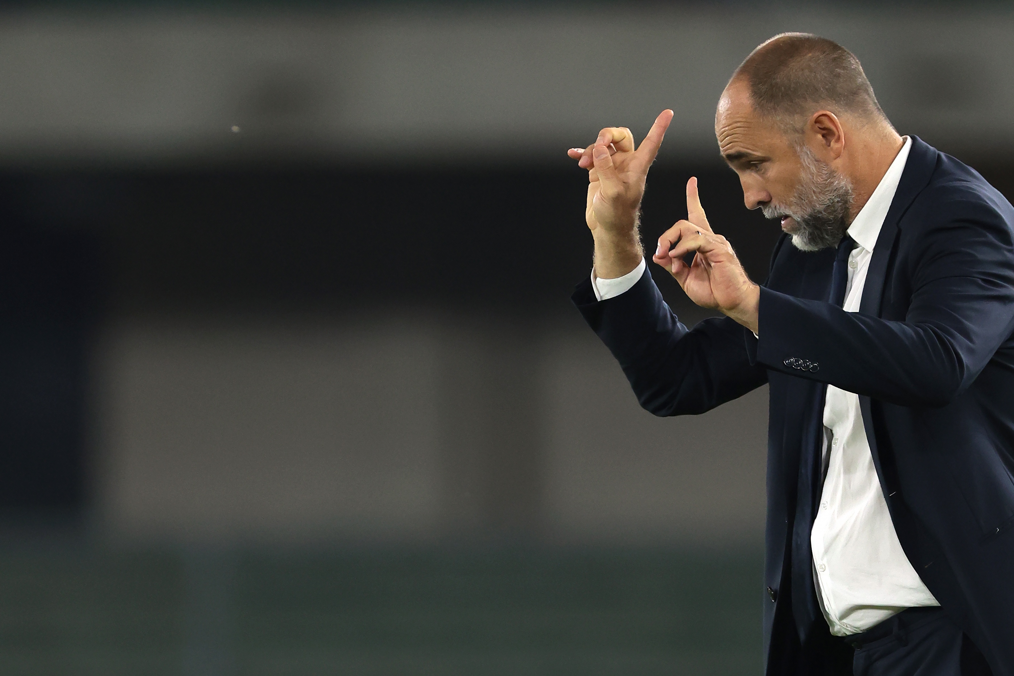 但要打出自, 一周一赛与